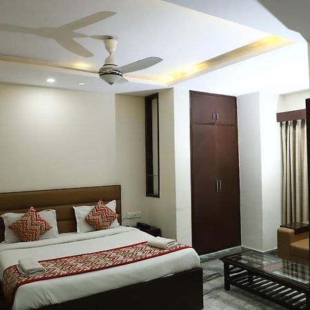 Hotel Sar Kamla Dham Skd Vrindavan Fully Vaccinated Staff Екстериор снимка