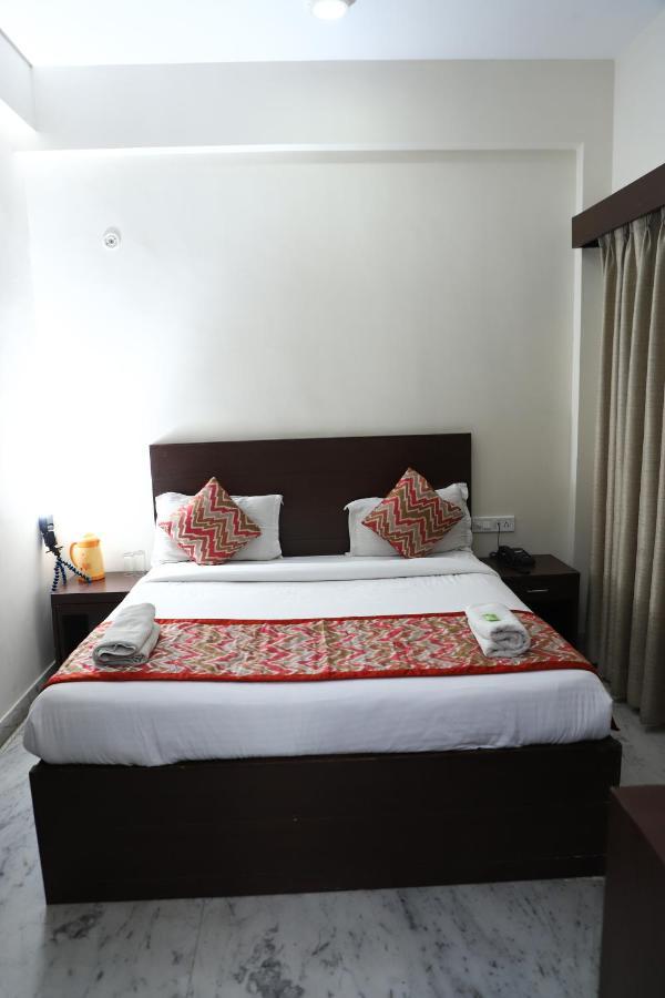 Hotel Sar Kamla Dham Skd Vrindavan Fully Vaccinated Staff Екстериор снимка