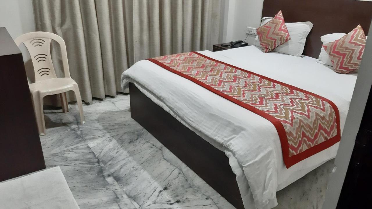 Hotel Sar Kamla Dham Skd Vrindavan Fully Vaccinated Staff Екстериор снимка