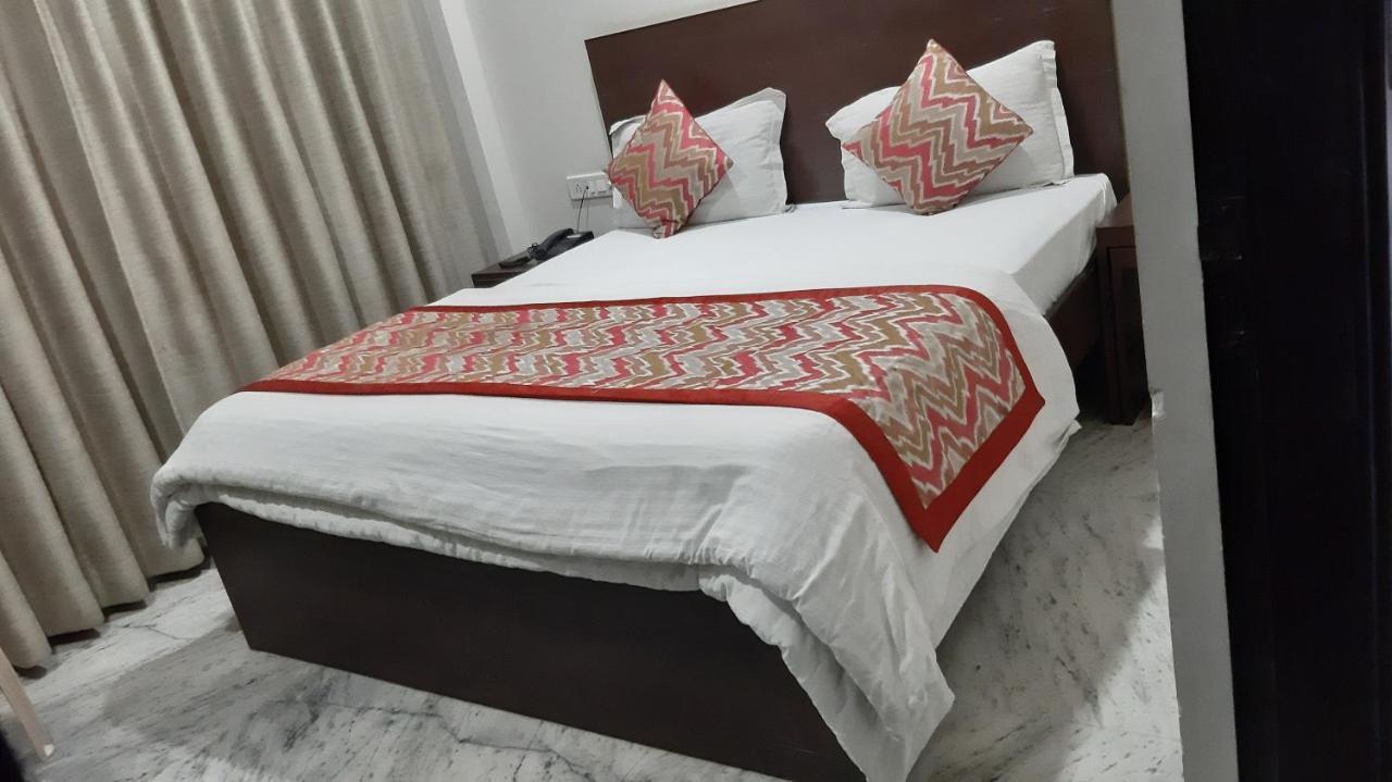 Hotel Sar Kamla Dham Skd Vrindavan Fully Vaccinated Staff Екстериор снимка