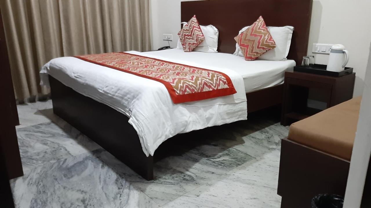 Hotel Sar Kamla Dham Skd Vrindavan Fully Vaccinated Staff Екстериор снимка