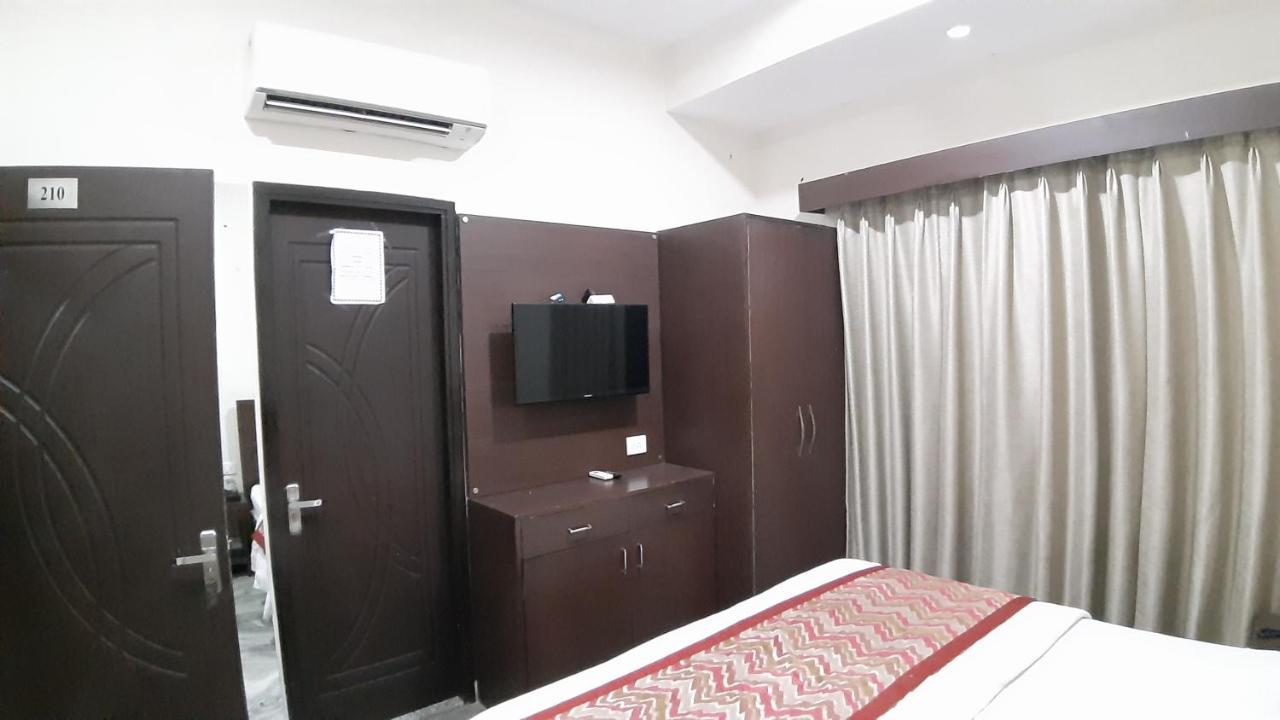 Hotel Sar Kamla Dham Skd Vrindavan Fully Vaccinated Staff Екстериор снимка