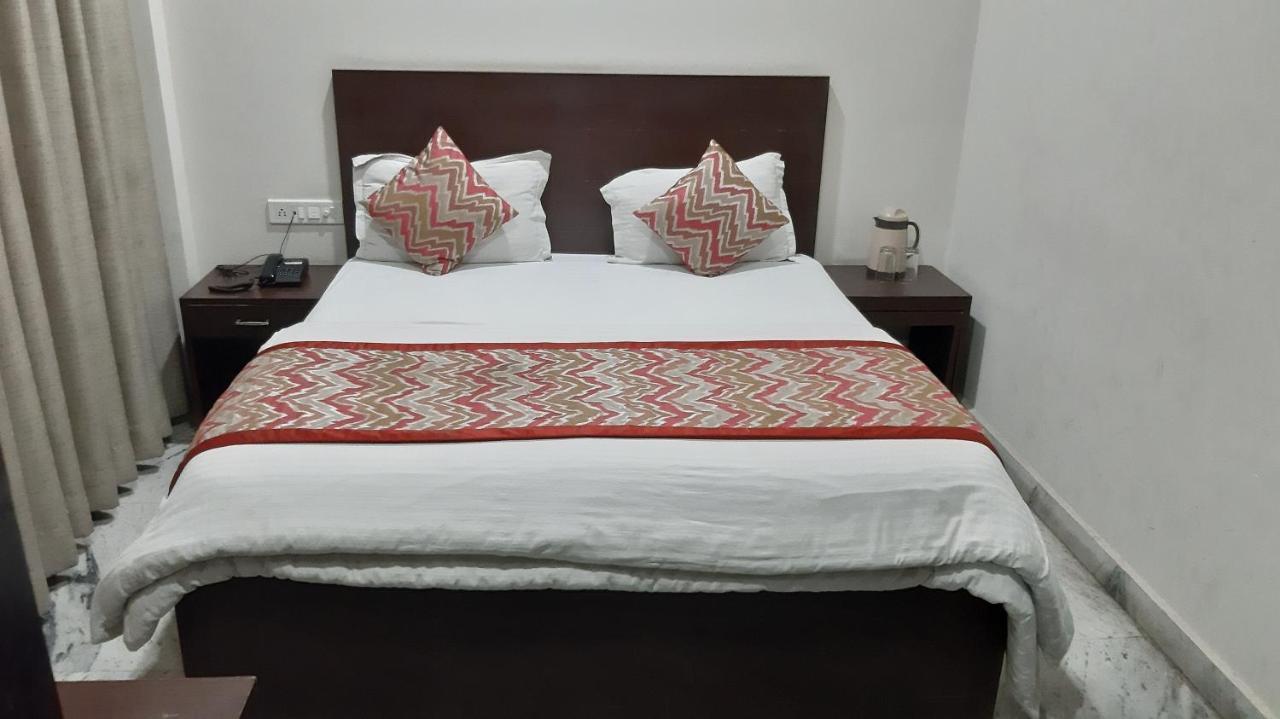 Hotel Sar Kamla Dham Skd Vrindavan Fully Vaccinated Staff Екстериор снимка