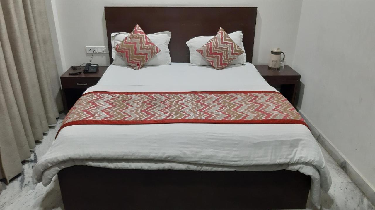 Hotel Sar Kamla Dham Skd Vrindavan Fully Vaccinated Staff Екстериор снимка