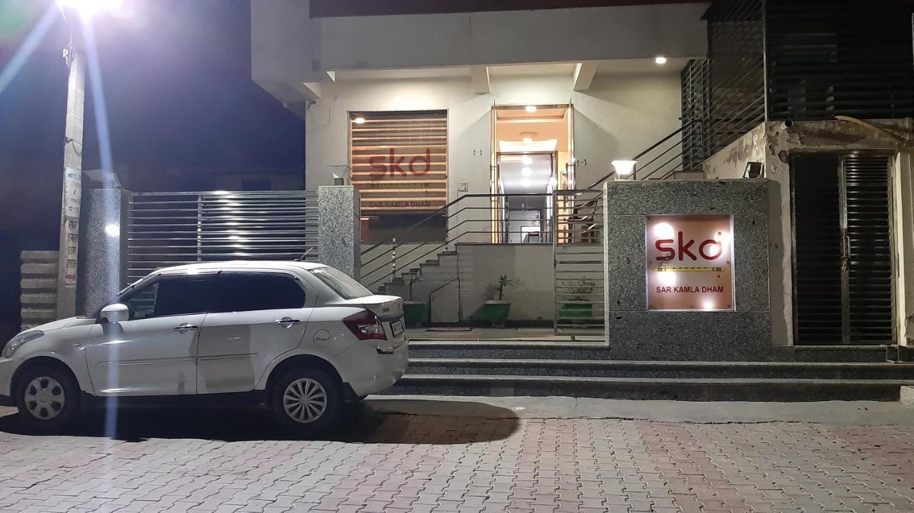 Hotel Sar Kamla Dham Skd Vrindavan Fully Vaccinated Staff Екстериор снимка