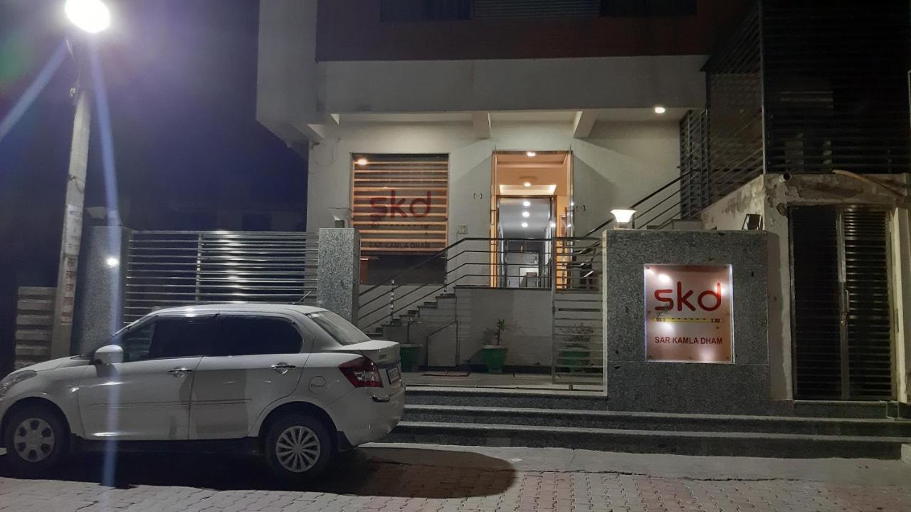 Hotel Sar Kamla Dham Skd Vrindavan Fully Vaccinated Staff Екстериор снимка