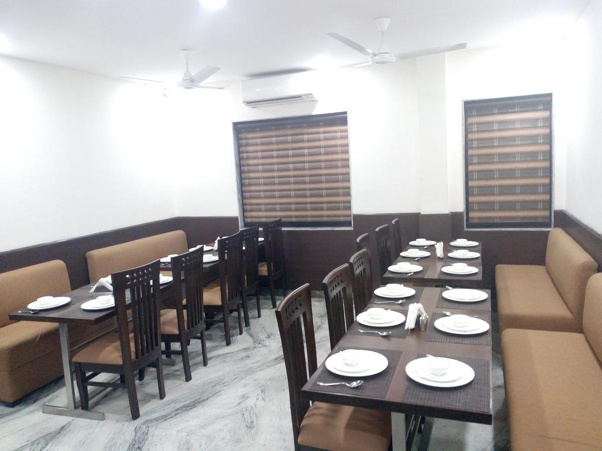 Hotel Sar Kamla Dham Skd Vrindavan Fully Vaccinated Staff Екстериор снимка