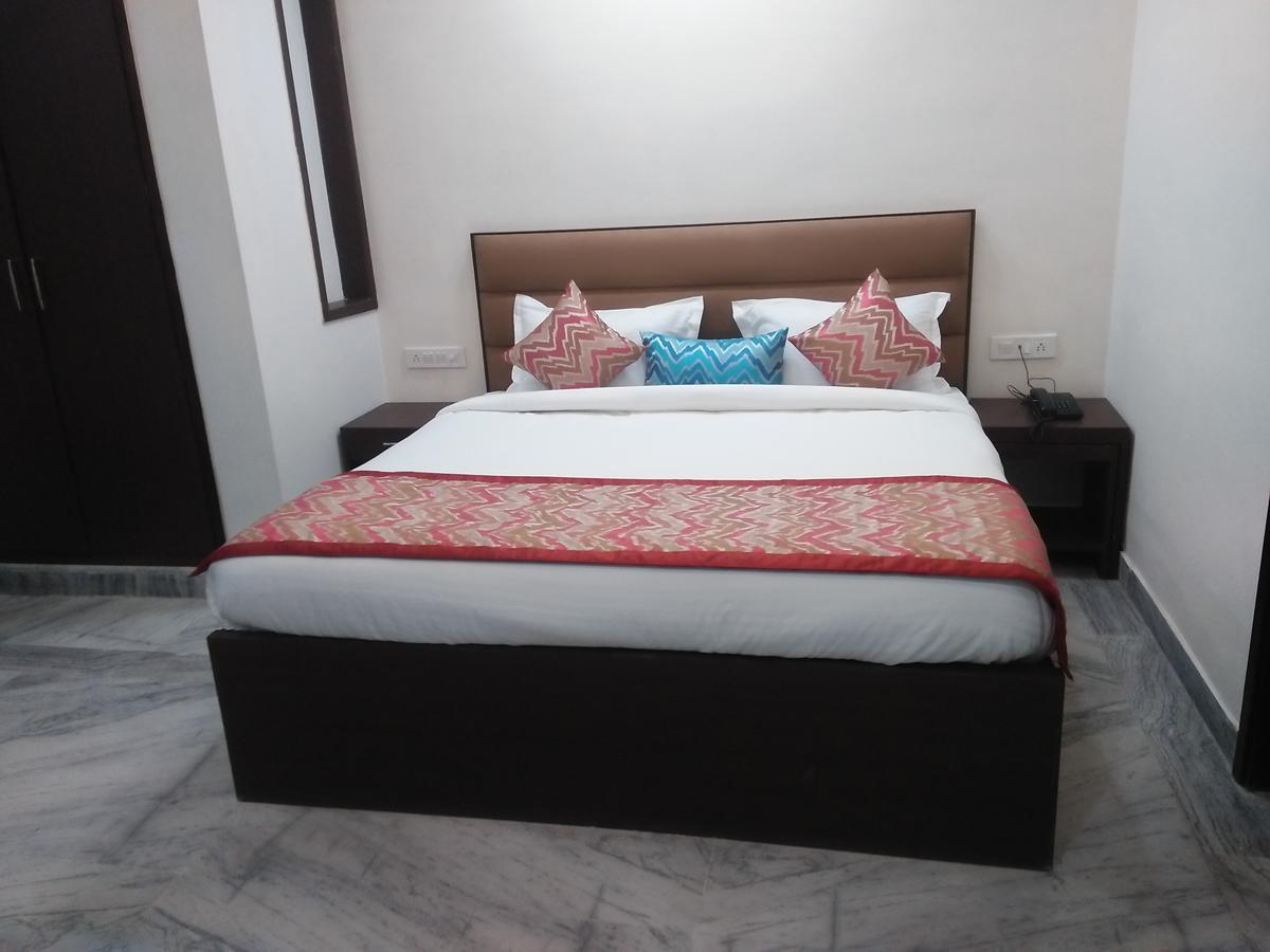 Hotel Sar Kamla Dham Skd Vrindavan Fully Vaccinated Staff Екстериор снимка