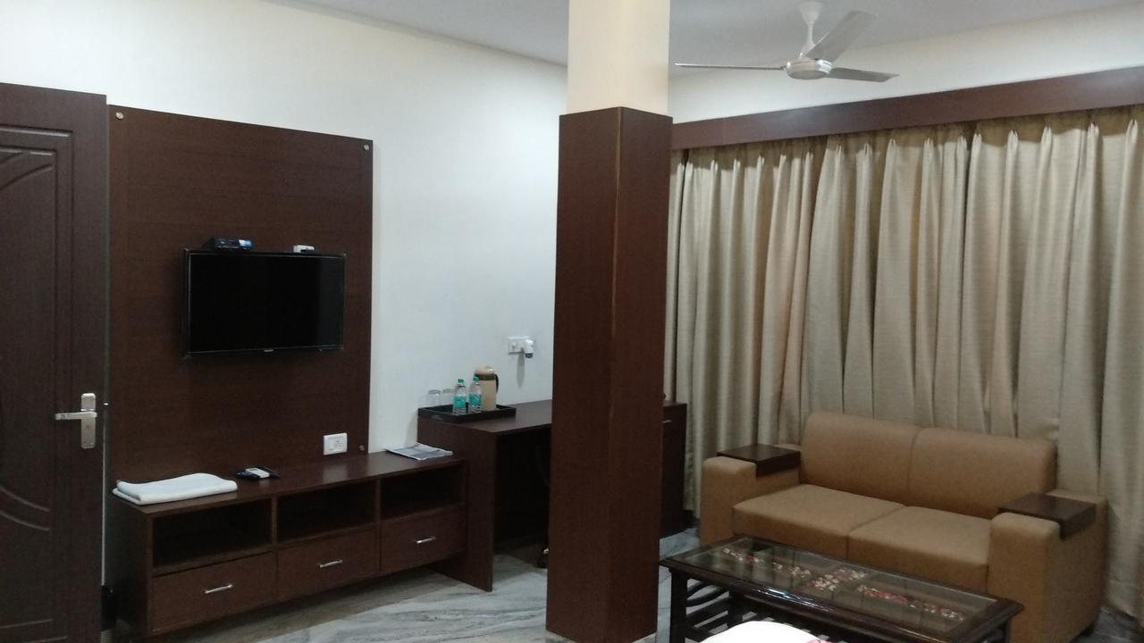 Hotel Sar Kamla Dham Skd Vrindavan Fully Vaccinated Staff Екстериор снимка