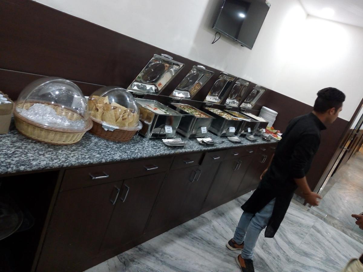 Hotel Sar Kamla Dham Skd Vrindavan Fully Vaccinated Staff Екстериор снимка