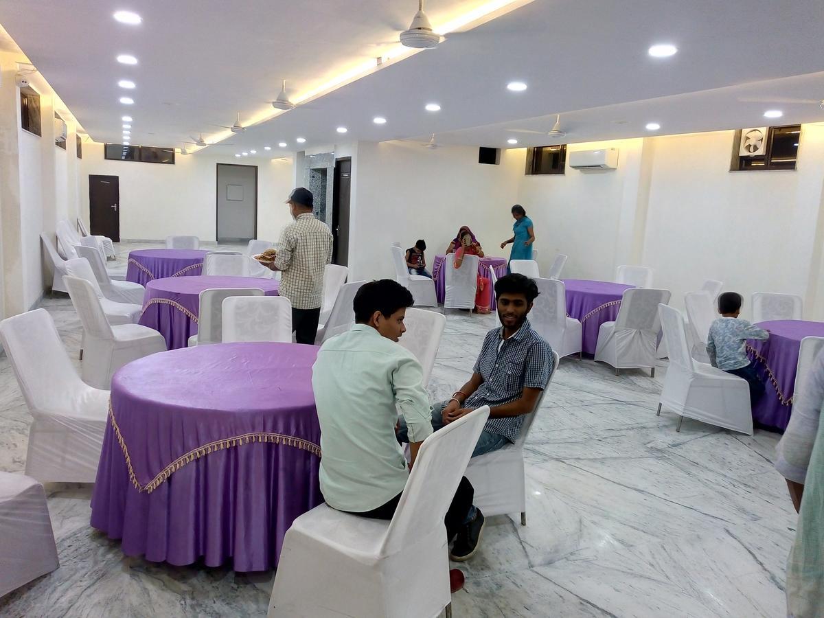 Hotel Sar Kamla Dham Skd Vrindavan Fully Vaccinated Staff Екстериор снимка
