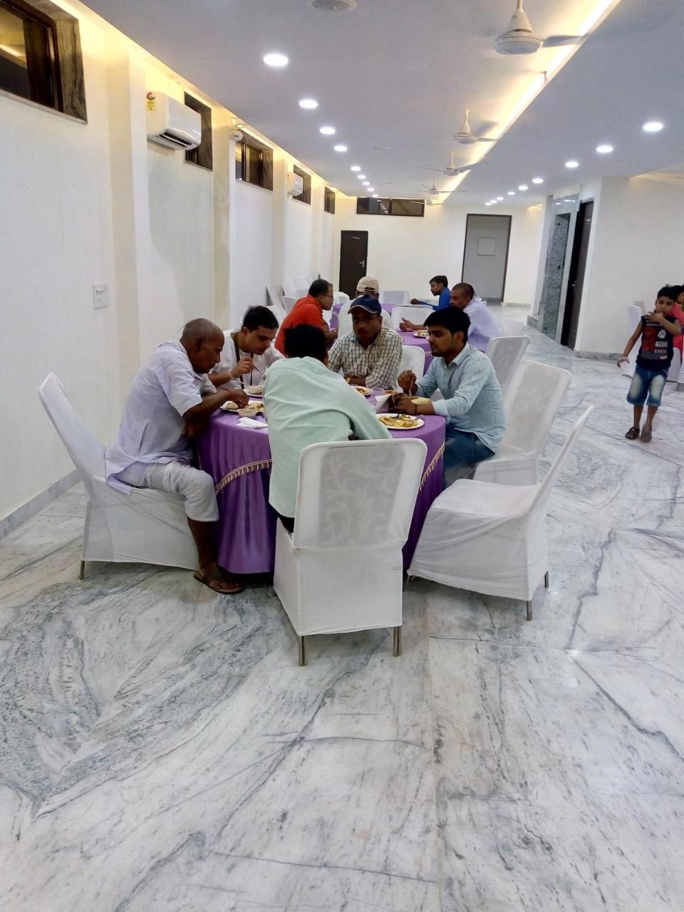 Hotel Sar Kamla Dham Skd Vrindavan Fully Vaccinated Staff Екстериор снимка