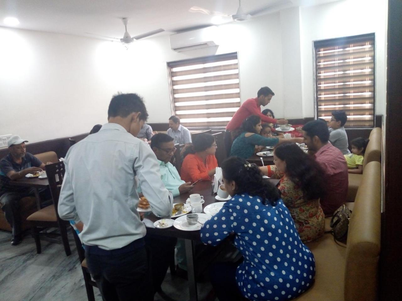 Hotel Sar Kamla Dham Skd Vrindavan Fully Vaccinated Staff Екстериор снимка