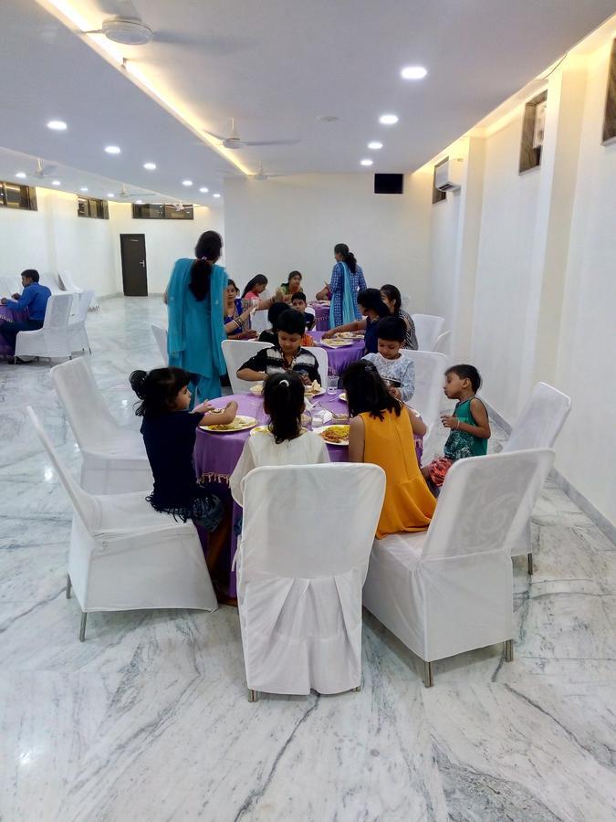 Hotel Sar Kamla Dham Skd Vrindavan Fully Vaccinated Staff Екстериор снимка