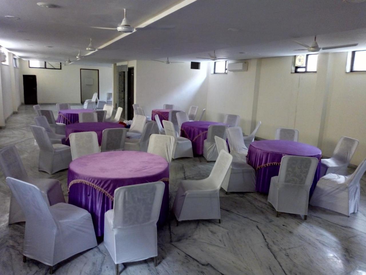 Hotel Sar Kamla Dham Skd Vrindavan Fully Vaccinated Staff Екстериор снимка