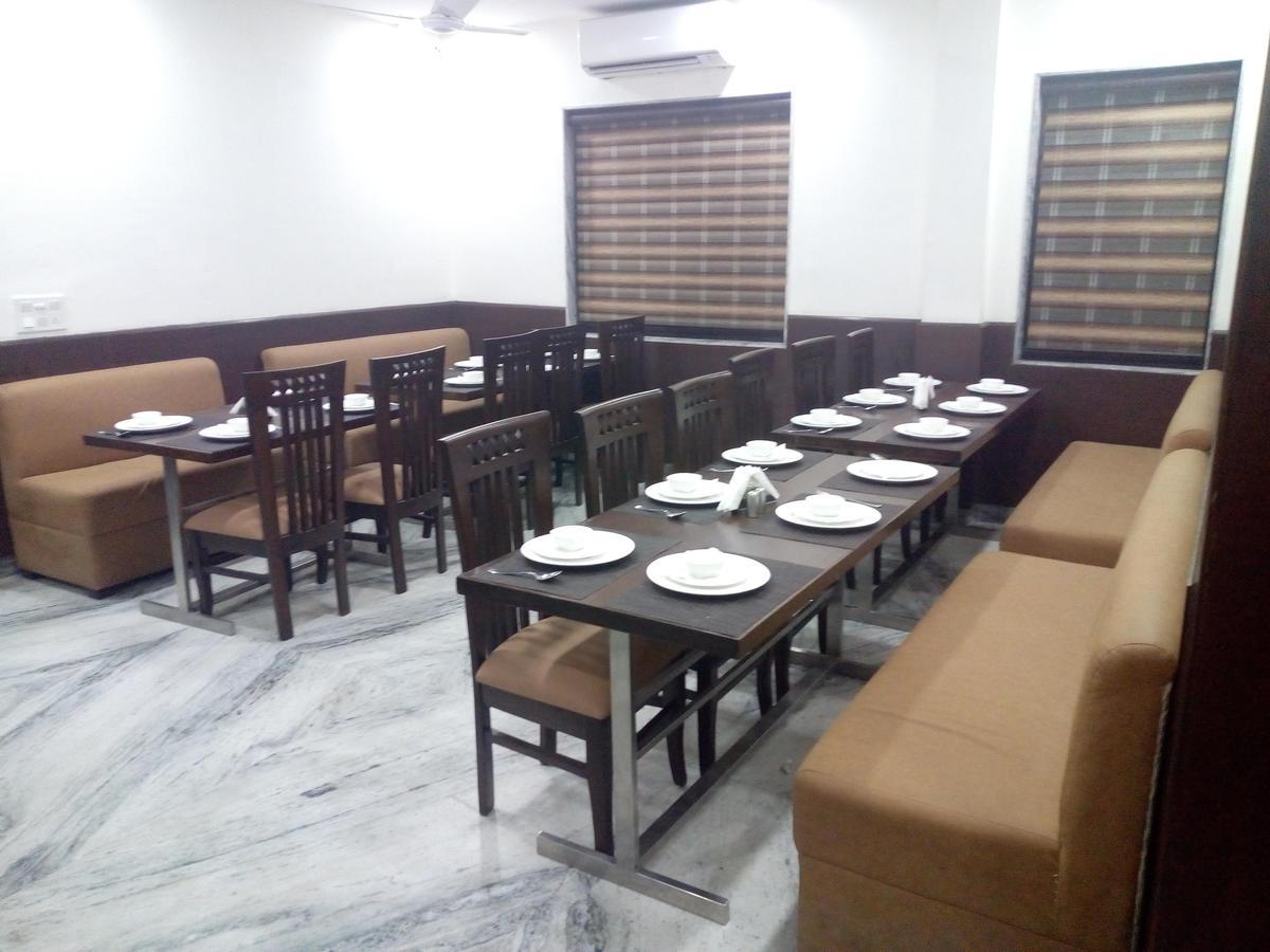 Hotel Sar Kamla Dham Skd Vrindavan Fully Vaccinated Staff Екстериор снимка