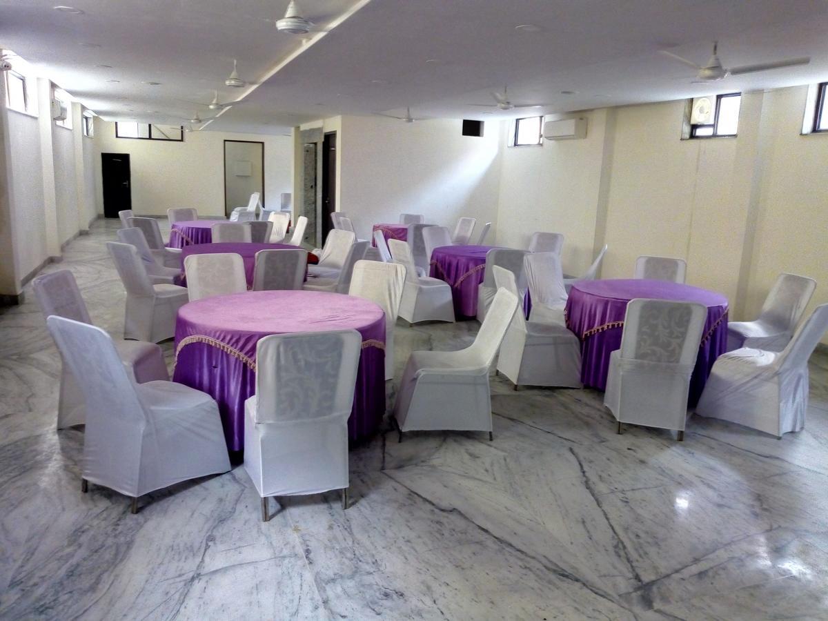 Hotel Sar Kamla Dham Skd Vrindavan Fully Vaccinated Staff Екстериор снимка