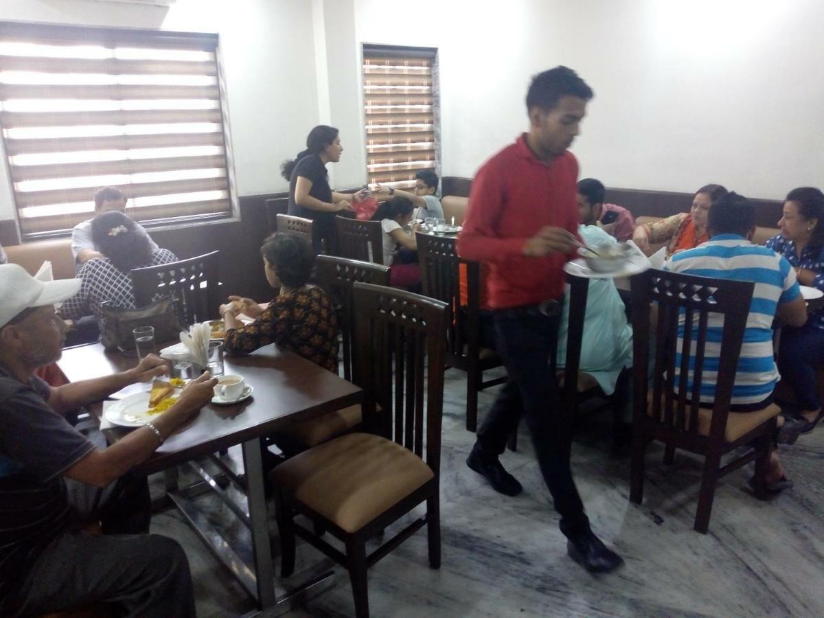 Hotel Sar Kamla Dham Skd Vrindavan Fully Vaccinated Staff Екстериор снимка