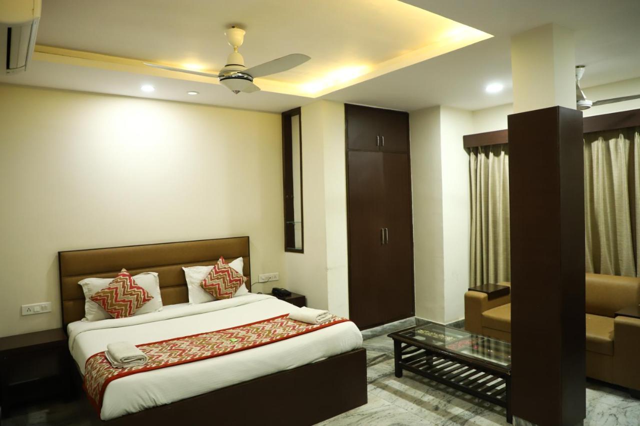 Hotel Sar Kamla Dham Skd Vrindavan Fully Vaccinated Staff Екстериор снимка