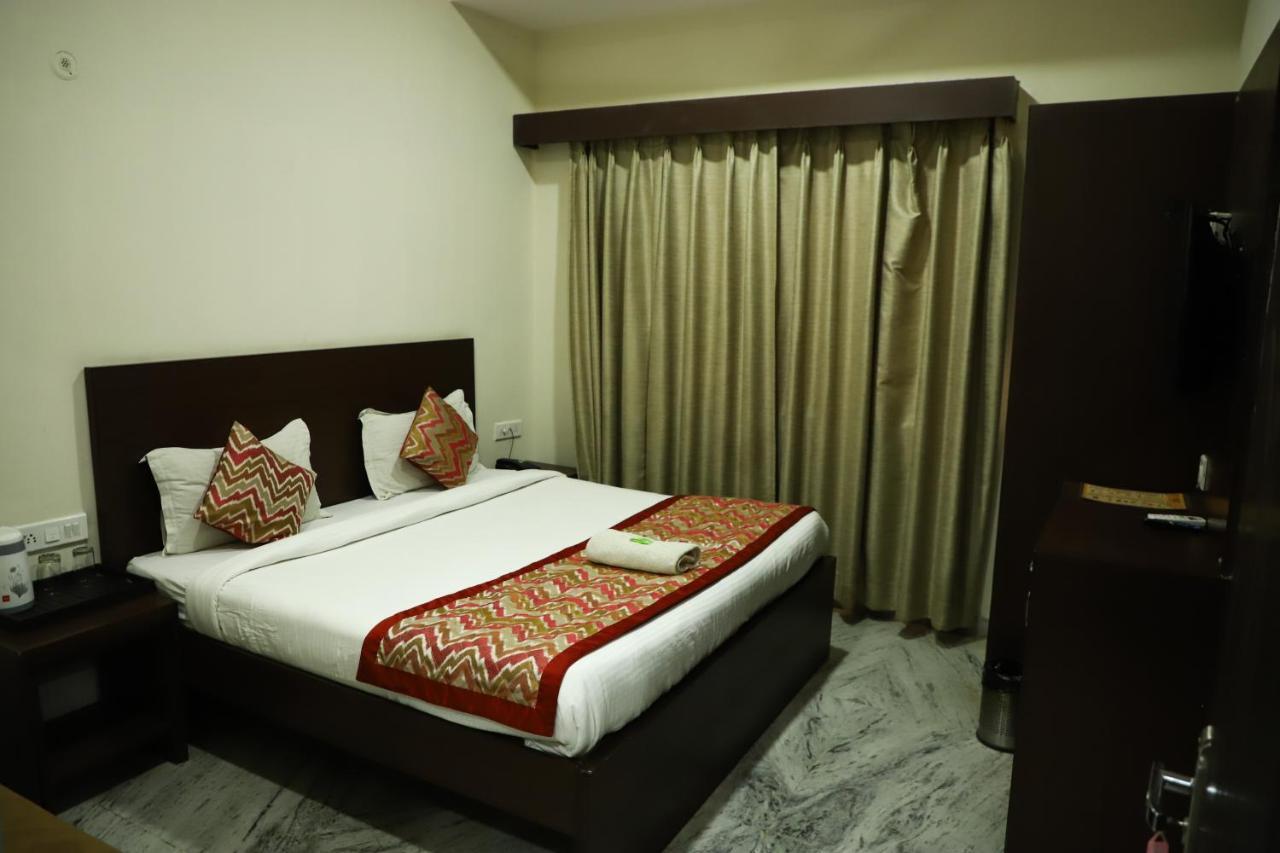 Hotel Sar Kamla Dham Skd Vrindavan Fully Vaccinated Staff Екстериор снимка