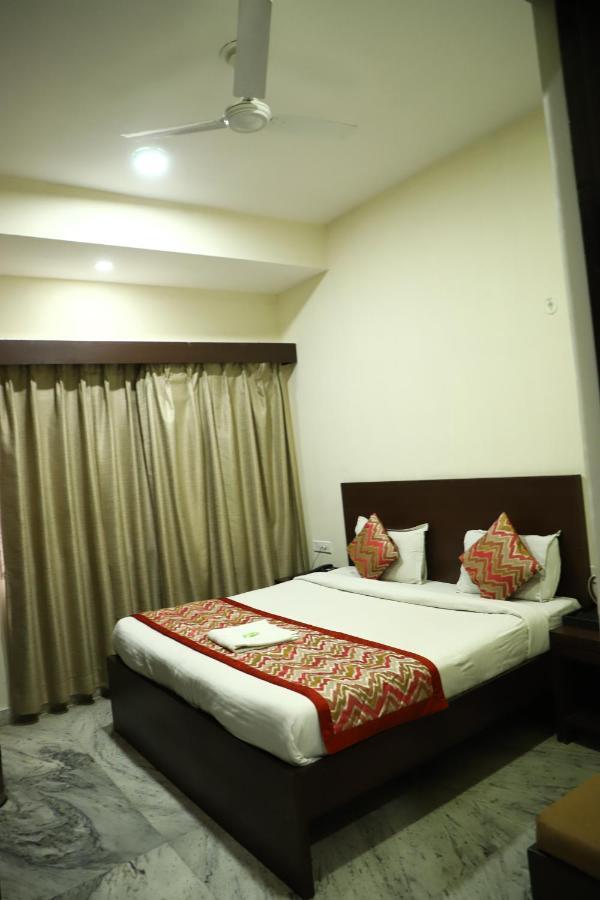 Hotel Sar Kamla Dham Skd Vrindavan Fully Vaccinated Staff Екстериор снимка