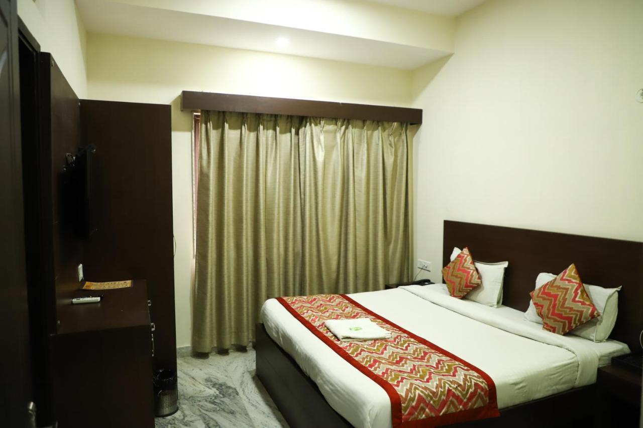 Hotel Sar Kamla Dham Skd Vrindavan Fully Vaccinated Staff Екстериор снимка