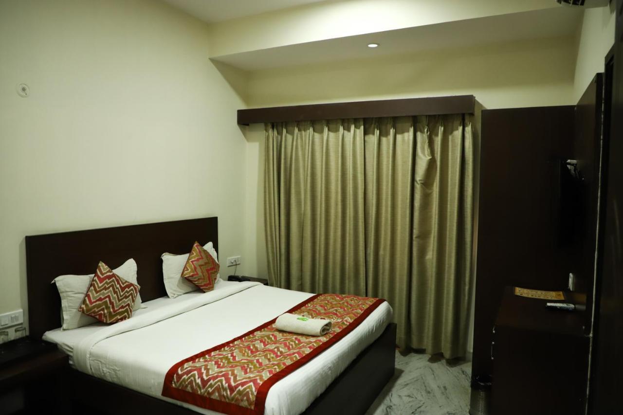 Hotel Sar Kamla Dham Skd Vrindavan Fully Vaccinated Staff Екстериор снимка