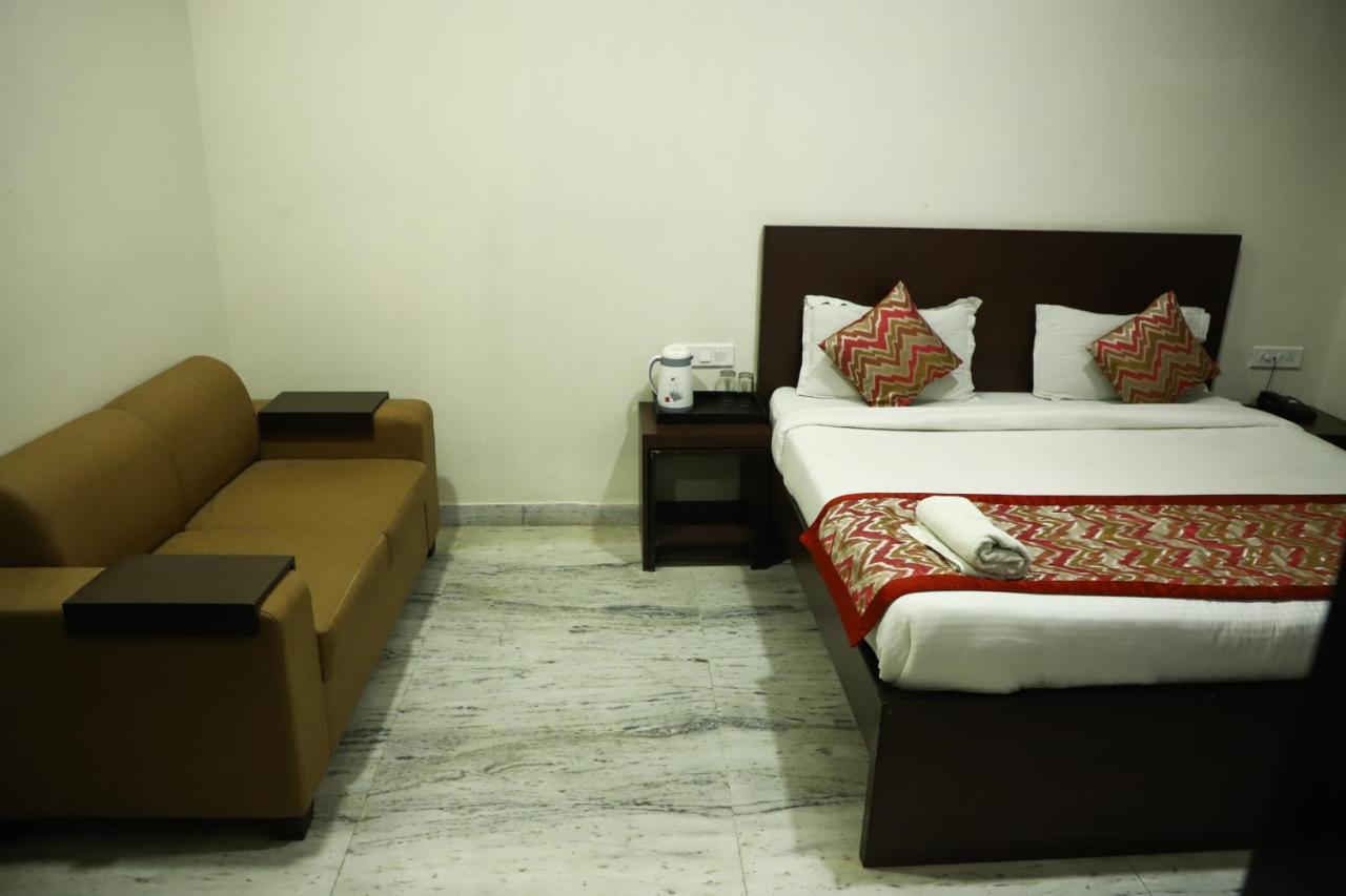 Hotel Sar Kamla Dham Skd Vrindavan Fully Vaccinated Staff Екстериор снимка