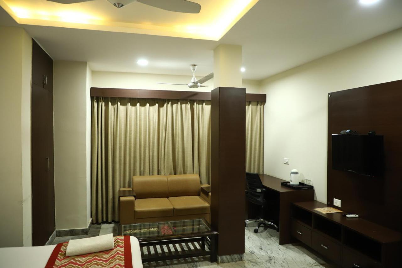 Hotel Sar Kamla Dham Skd Vrindavan Fully Vaccinated Staff Екстериор снимка